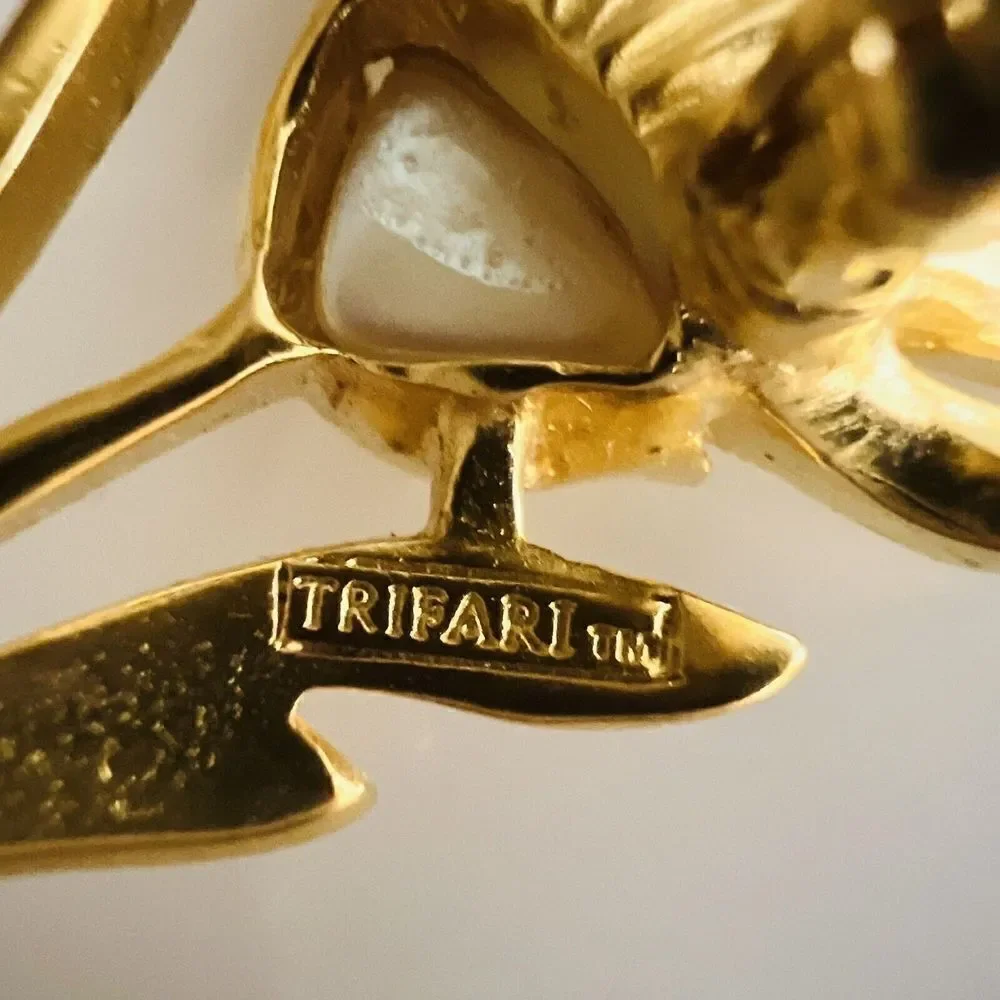 Vintage TRIFARI Brooch Scottish Thistle Stem Pearl Gold Plate Huge Flower 1346